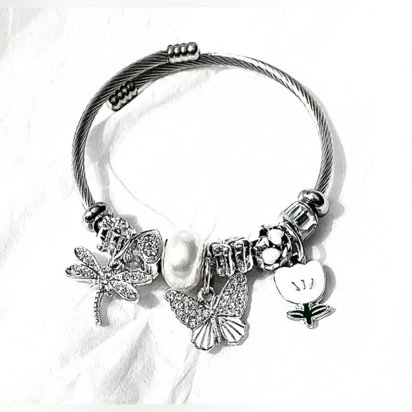 Stunning Butterfly and Dragonfly Snake Chain Charm Bracelet w/removable ends. - Picture 4 of 9